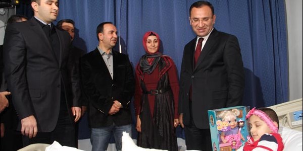 Küçük Tuana'nın bacağını kesilmekten türk doktorlar kurtardı
