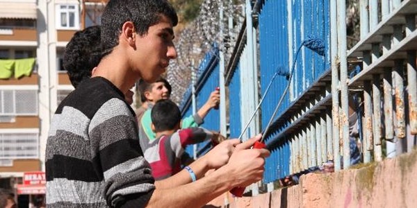 Öğrencilere boya yaptırılmasına inceleme