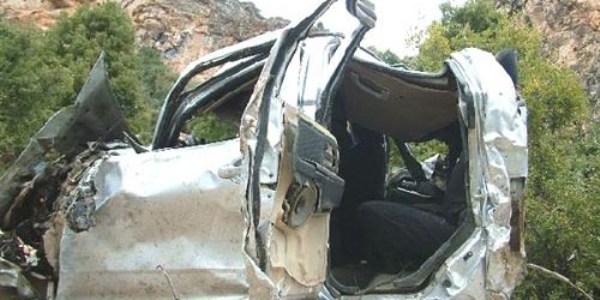 Uçuruma yuvarlanan otomobilden atlayarak kurtuldu