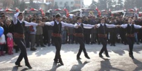 Erzurum Belediyesi'nden davul- zurnalı otobüs tanıtımı