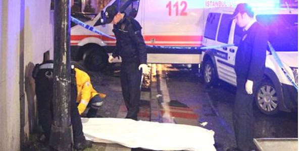 Kaldırımda yürürken otomobil çarptı: 1 ölü