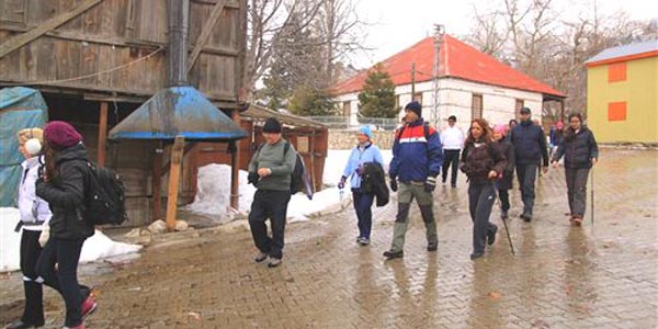 Kızıldağ yaylasında kar yürüyüşü