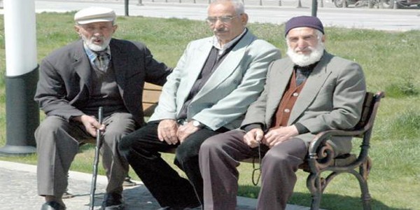 Emeklilerin 4'te biri yalnız yaşıyor