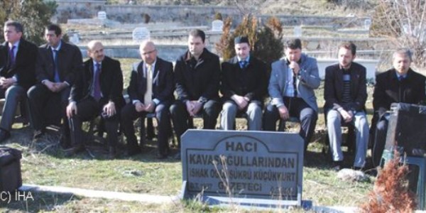 Gazeteci Küçükkurt kabri başında anıldı