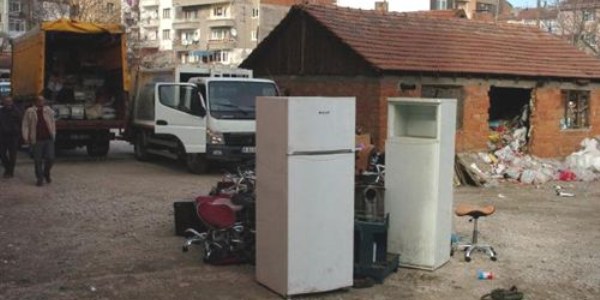 Evden 7 kamyon çöp çıktı