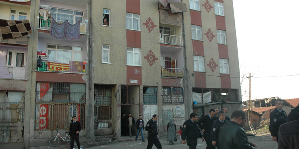 Başkent'te aile kavgası polisi alarma geçirdi