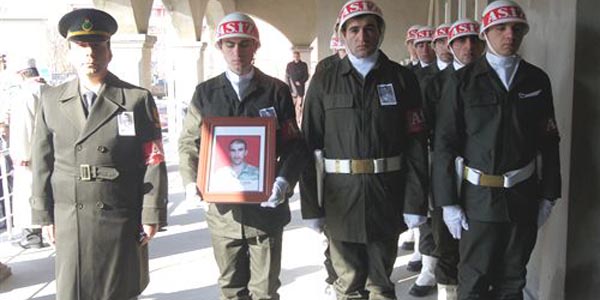Bingöl şehidini toprağa verdi