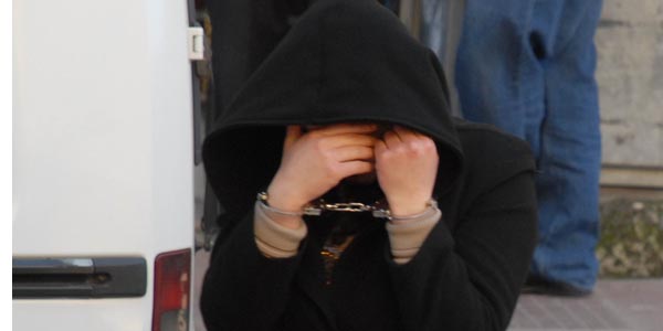 Yankesici kız tutuklandı
