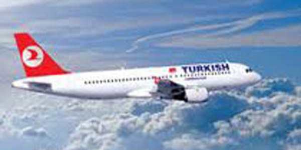 Alkollü yolcu hostese saldırdı