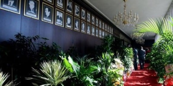 Bakanlık koridoru botanik bahçesi gibi