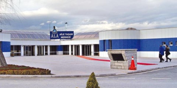 Bürokratlara özel yüzme havuzu