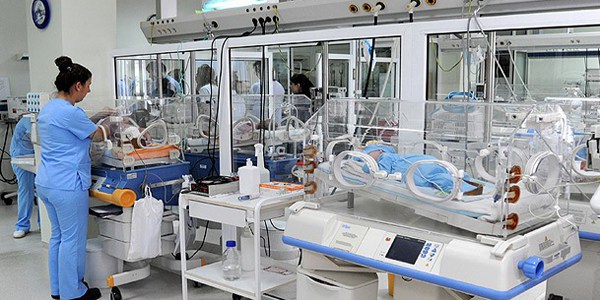 Doğum yapan vekil ebe ve hemşireye işe dönme hakkı