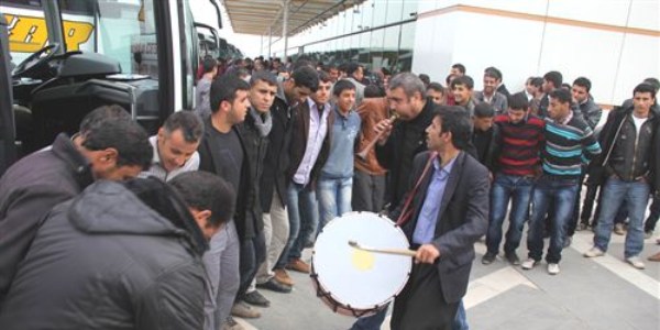 Kınalı kuzular halaylarla uğurlandı