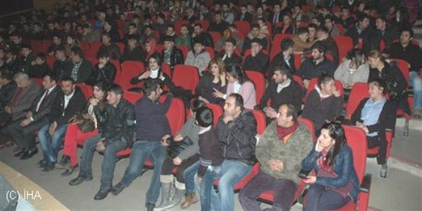 Testere filmini, Kürtçe sahneye yansıttılar
