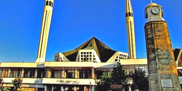 Akçakoca merkez camii ışıklandırılıyor
