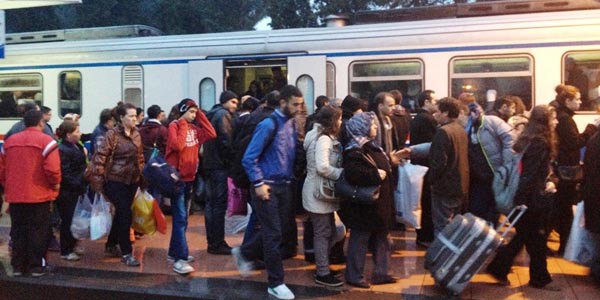 Trenlerde açıköğretim izdihamı
