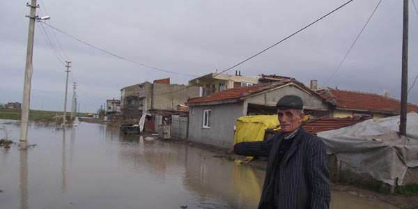 Sel suları evleri bastı