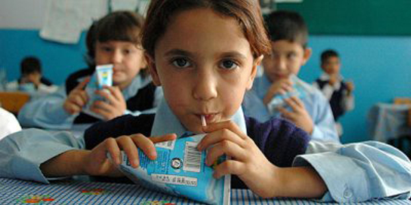 Sütün ambalajı açıldıktan sonra fazla bekletilmemeli