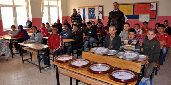 Suehri'nde iki okulda 'zilsiz' eitime geildi