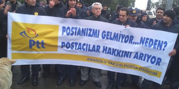 Maaşlarını alamayan posta işçileri iş bıraktı