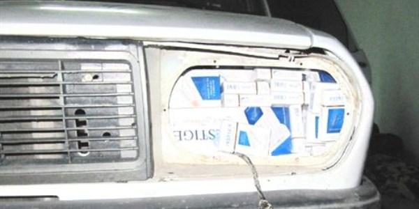 Kaçak sigaraları far arkasına gizlemişler