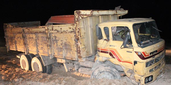 Kamyon ile öğrenci servisi çarpıştı: 18 yaralı
