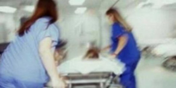 9 aylık hamile eşini balkondan attı