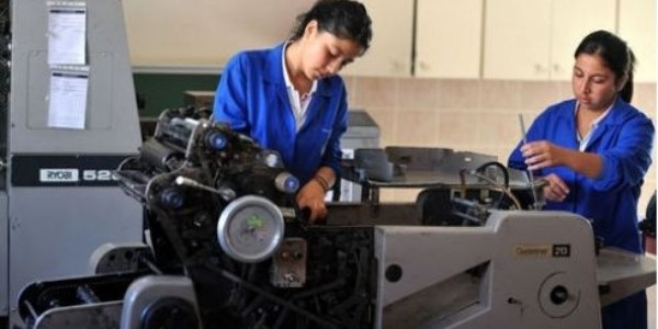Sanayi bölgesindeki okula, öğrenci başına 5 bin TL yardım
