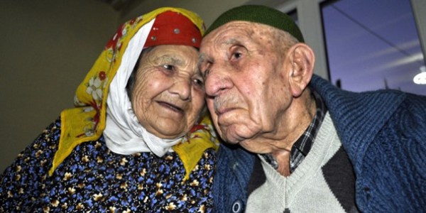 80 yıldır aynı yastığa başkoyuyorlar