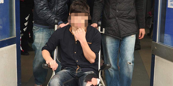 Liselilerin şakalaşmasında kan döküldü