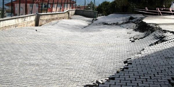 Burası okul bahçesi!