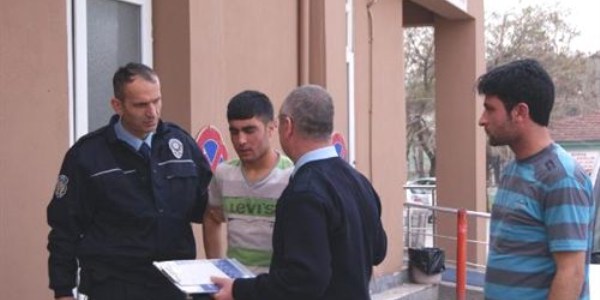 İnegöl'de ağaç kesmesine karşı çıkan amcası ve kuzenini kürekle yaraladı