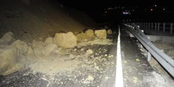 Çanakkale-İzmir karayolu heyelan tehlikesi altında