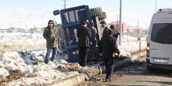 Polis panzeri devrildi: 3 yaralı