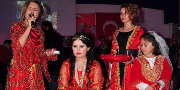 Bin kadınla kına gecesi