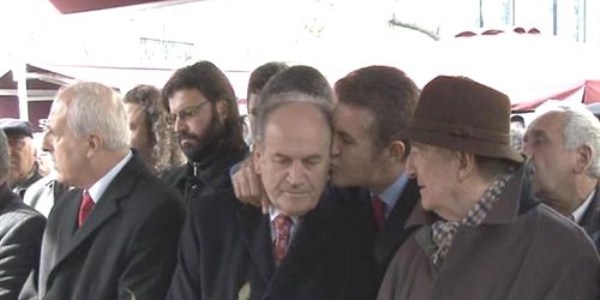 Sarıgül'den Topbaş'a güldüren öpücük