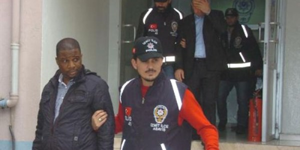 Sahte dolar kağıtları ile yakalanan 4 kişi gözaltına alındı