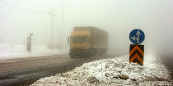 Bolu Dağı'nda kar ve sis ulaşımı etkiledi