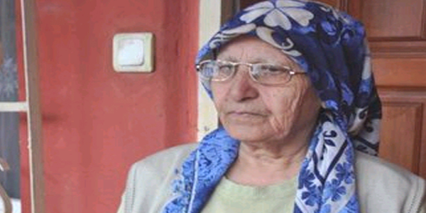 Namaz kılan kadını bayıltıp bileziklerini çaldılar