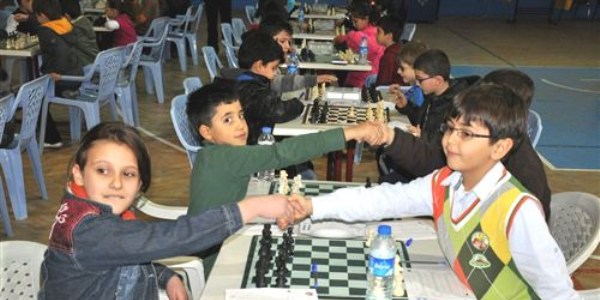 Kardelen Koleji satranç turnuvası başladı