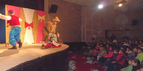 Yeni yılın ilk çocuk oyunu 'Bizimkiler' miniklerle buluştu