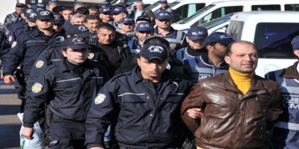 'Şirinler çetesi' operasyonunda 2'si avukat 12 tutuklama