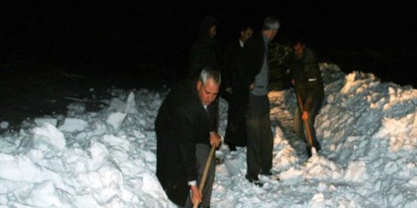 Tipide mahsur kalan köylüler kurtarıldı