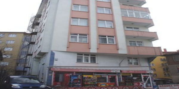 Yangın merdiveni yaklaşık 10 metre yükseklikte bitiyor