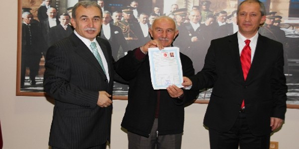 Hak sahipleri, 2B arazilerinin tapusuna kavuştu