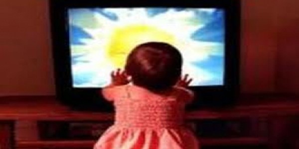 Çok televizyon izleyen çocuklar uyum sorunu yaşıyor