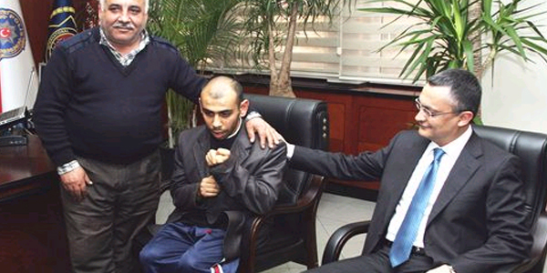 Kaybolan oğluna 8 yıl sonra kavuştu
