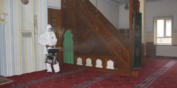 Çubuk'ta cami ve mescitler dezenfekte edildi