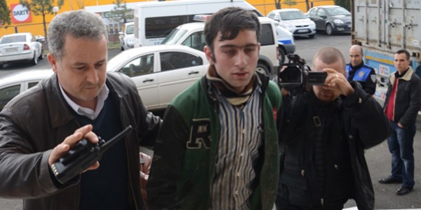 8,5 aylık hamile karısını dövdüğü iddiasıyla gözaltına alındı
