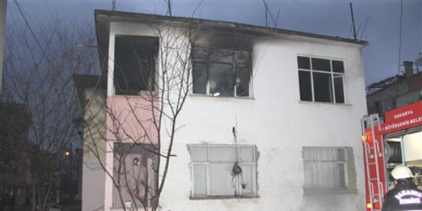 Sakarya'da korkutan yangın: 3 yaralı